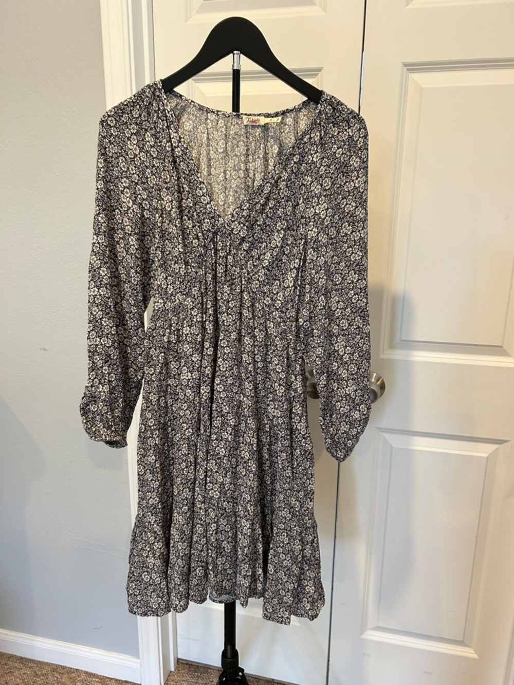 Faherty Black and White Floral V-Neck Long Sleeve Mini Dress